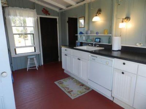 Cape Cod Home 995349