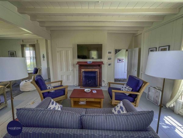 Cape Cod Home 995349