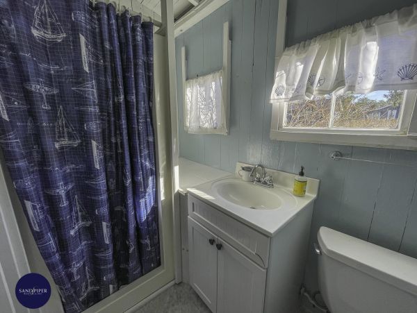 Cape Cod Home 995349