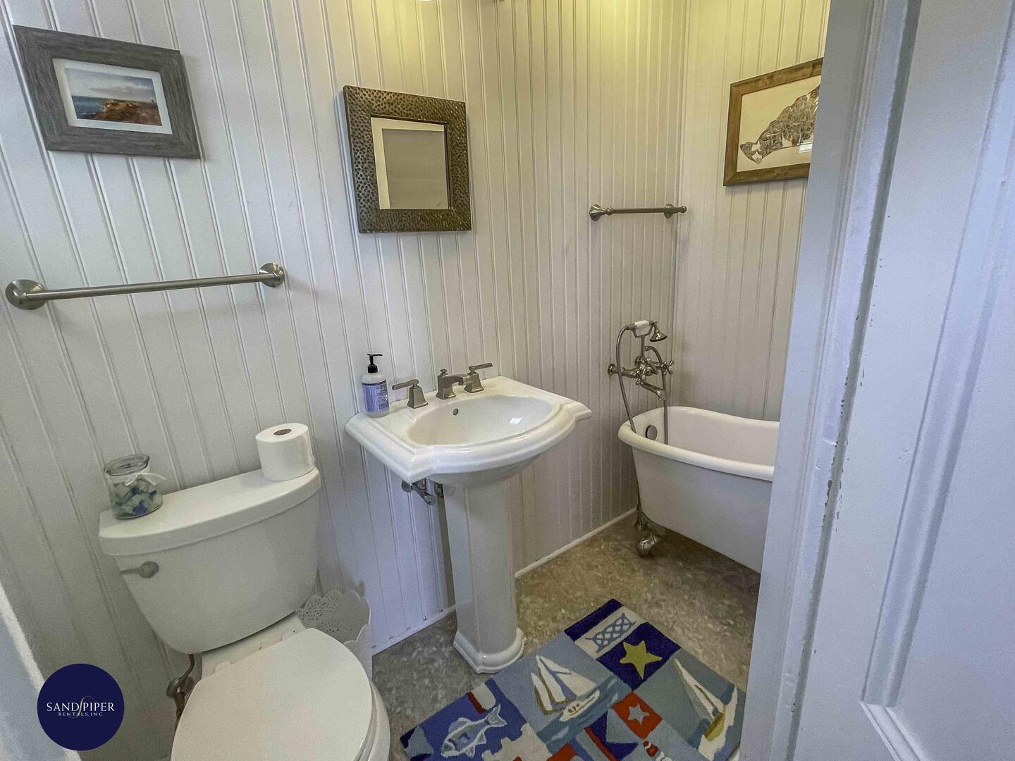 Cape Cod Home 995349