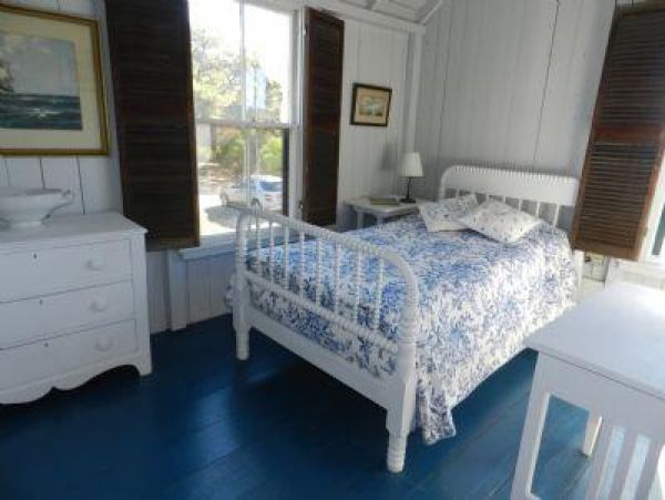 Cape Cod Home 995349