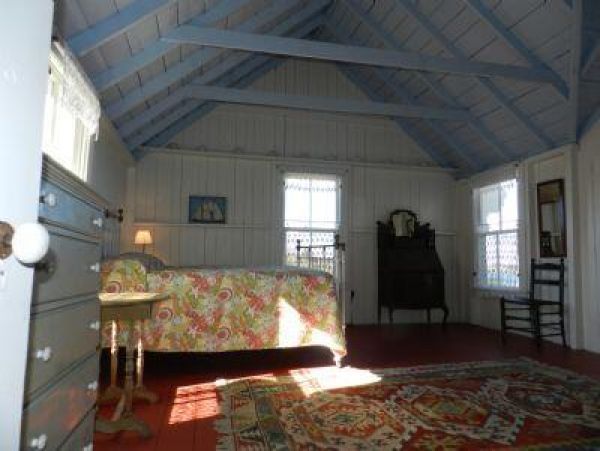 Cape Cod Home 995349