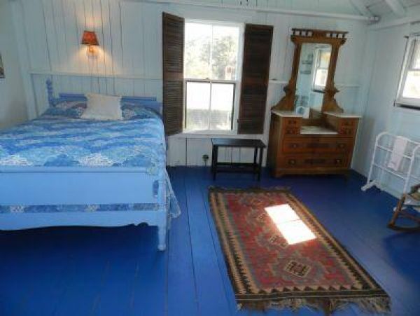 Cape Cod Home 995349