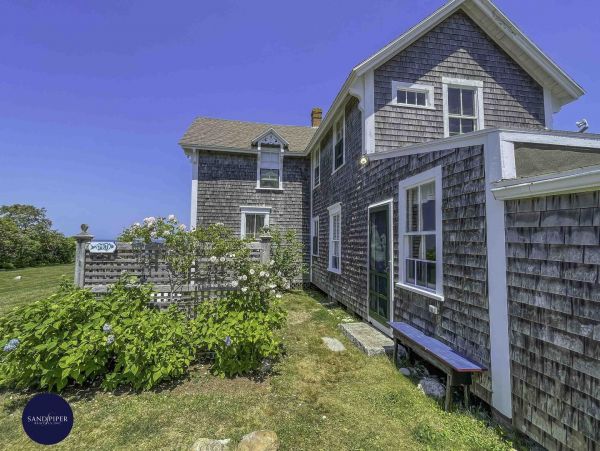 Cape Cod Home 995349