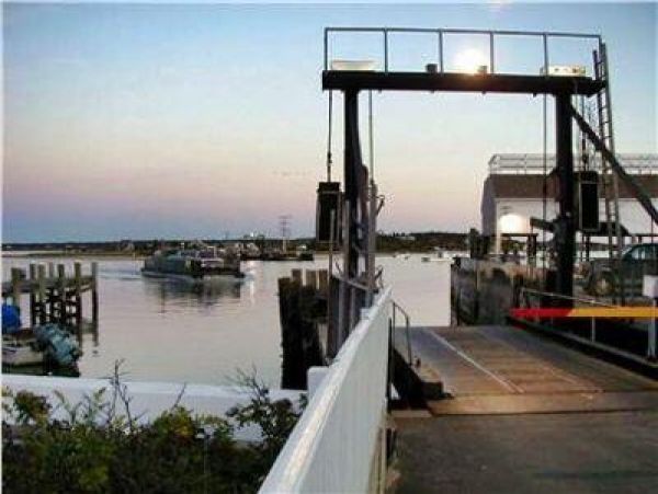 Cape Cod Home 995349