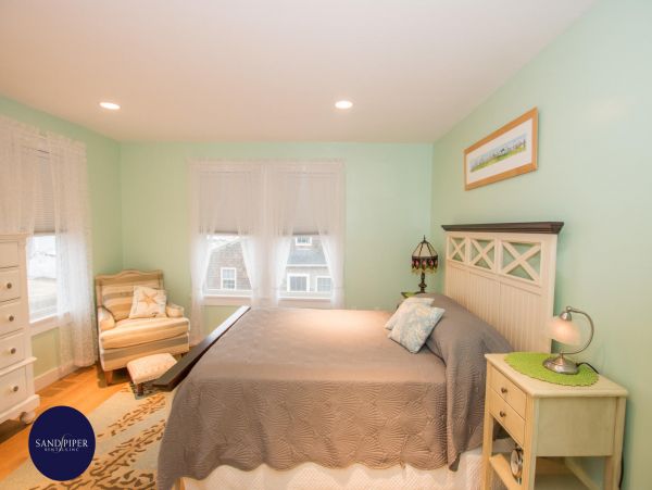 Cape Cod Home 995350