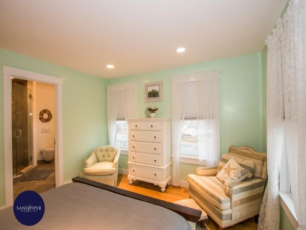 Cape Cod Home 995350
