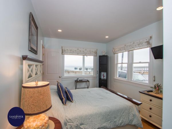 Cape Cod Home 995350