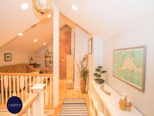 Cape Cod Home 995350