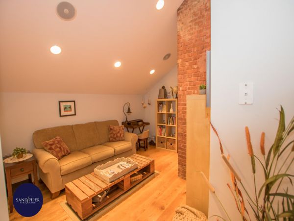 Cape Cod Home 995350