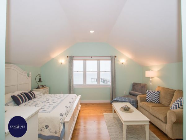 Cape Cod Home 995350