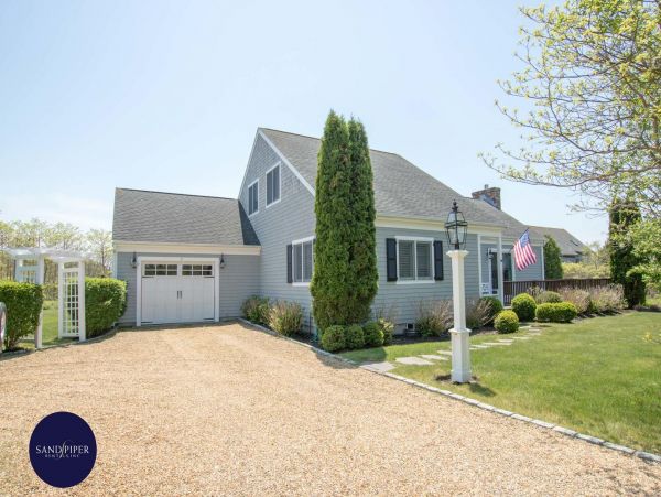 Cape Cod Home 995351