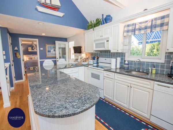 Cape Cod Home 995351