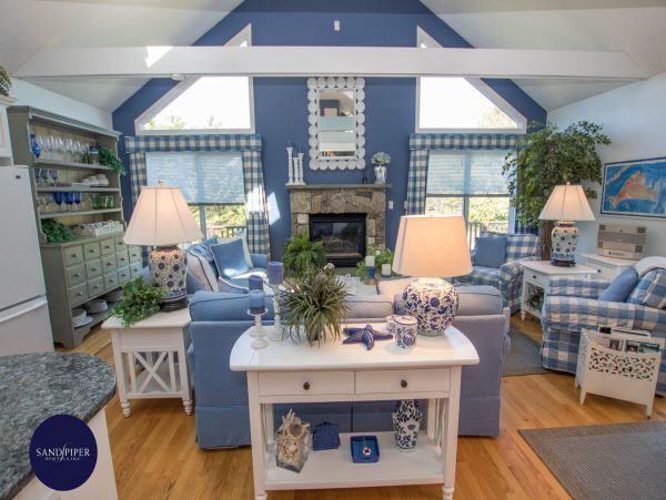 Cape Cod Home 995351