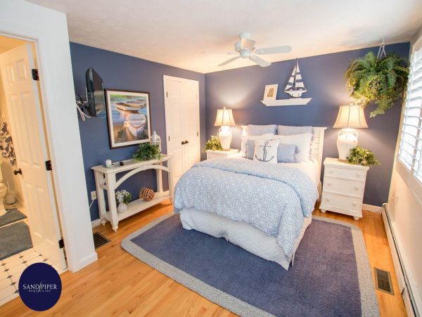 Cape Cod Home 995351