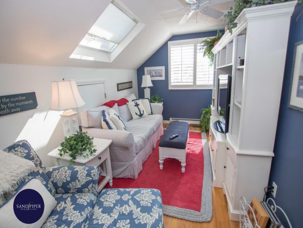 Cape Cod Home 995351