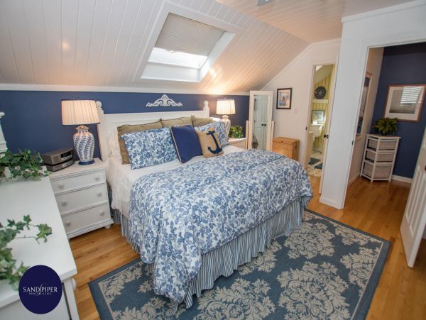 Cape Cod Home 995351