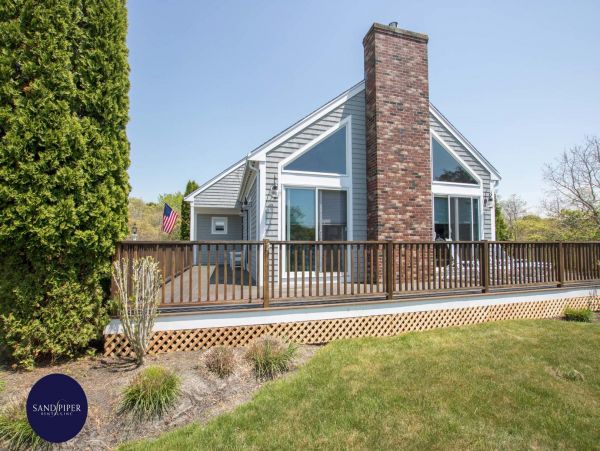 Cape Cod Home 995351