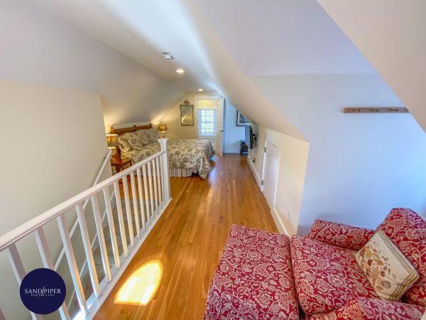 Cape Cod Home 995352
