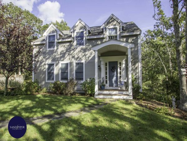 Cape Cod Home 995353