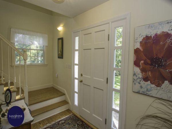 Cape Cod Home 995353