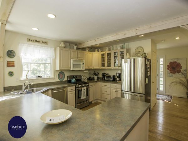 Cape Cod Home 995353