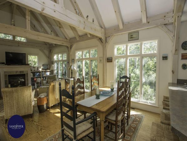 Cape Cod Home 995353