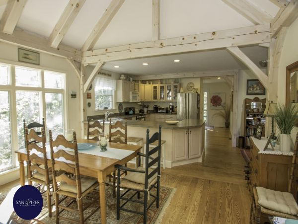 Cape Cod Home 995353