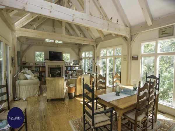Cape Cod Home 995353
