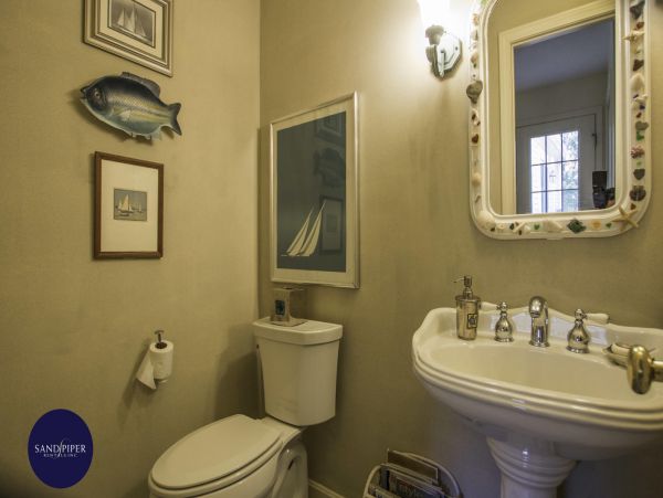 Cape Cod Home 995353