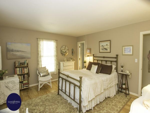 Cape Cod Home 995353