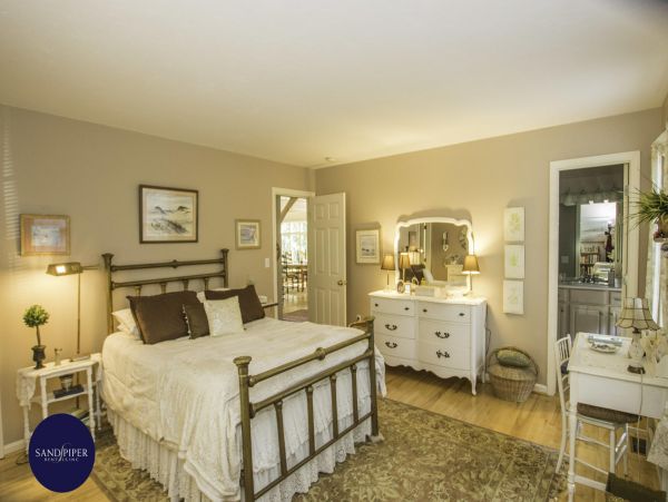 Cape Cod Home 995353