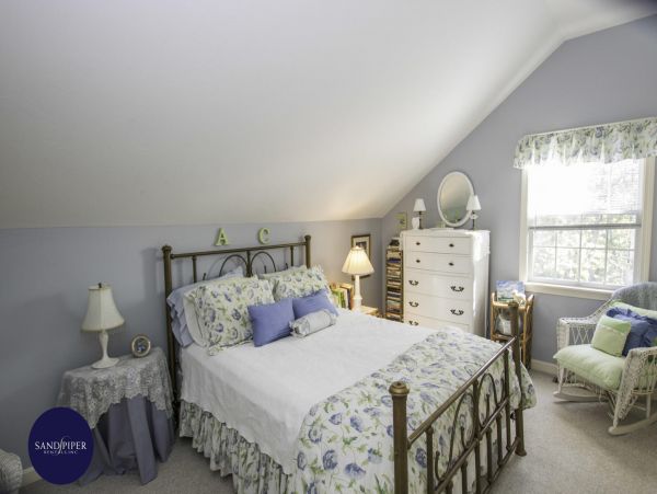 Cape Cod Home 995353