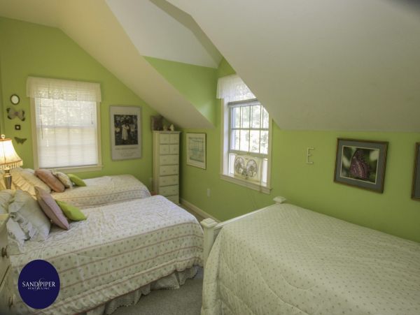 Cape Cod Home 995353
