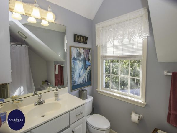 Cape Cod Home 995353