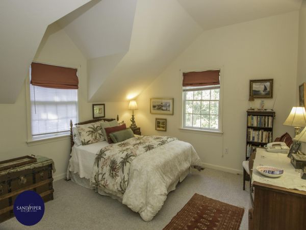 Cape Cod Home 995353