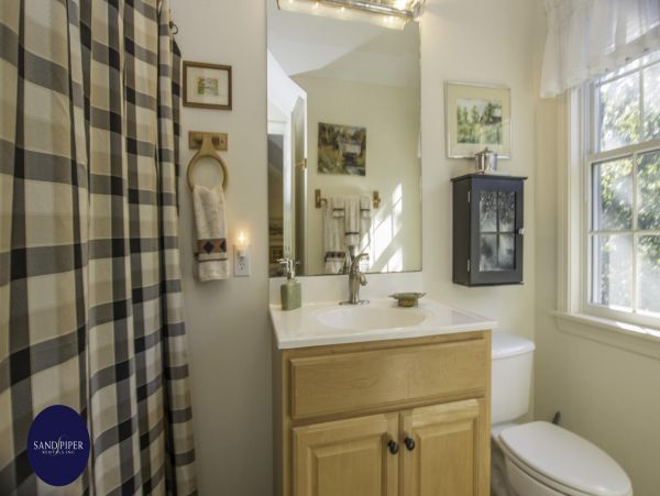 Cape Cod Home 995353