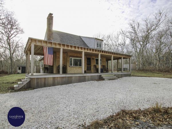 Cape Cod Home 995354