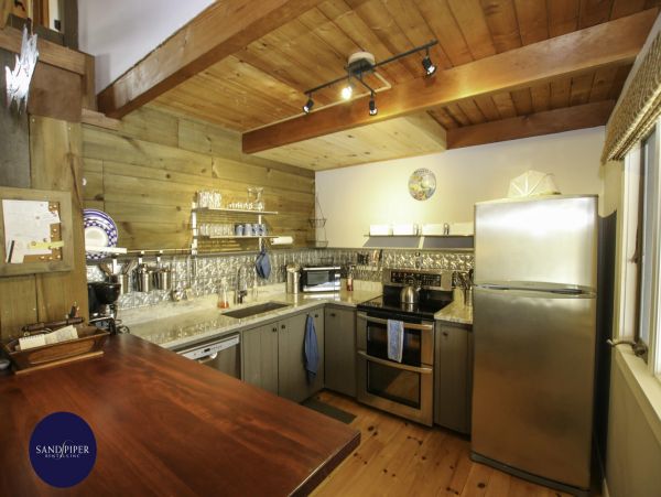 Cape Cod Home 995354