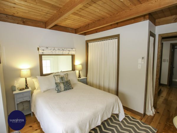 Cape Cod Home 995354