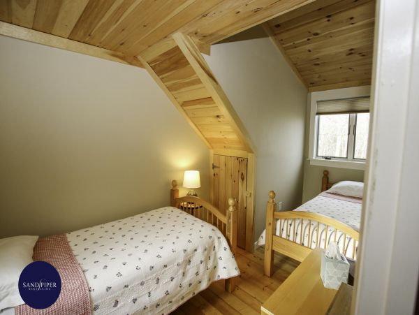 Cape Cod Home 995354