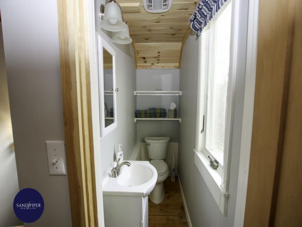 Cape Cod Home 995354