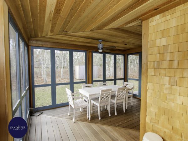 Cape Cod Home 995354