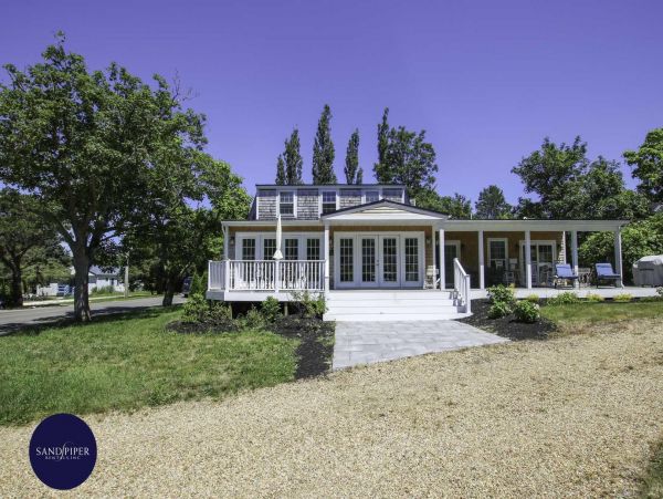 Cape Cod Home 995355