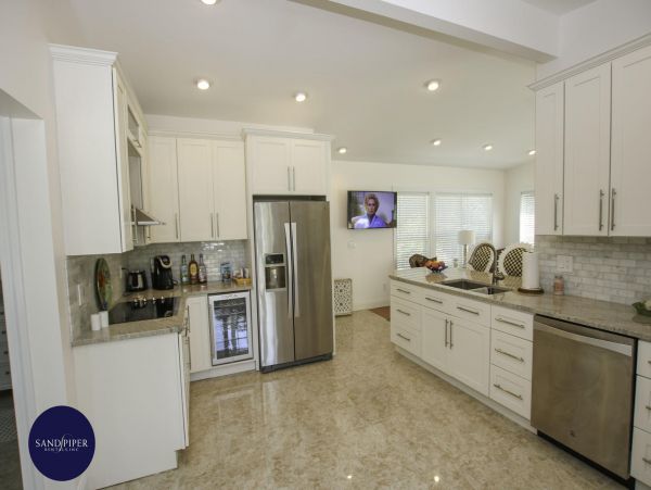 Cape Cod Home 995355