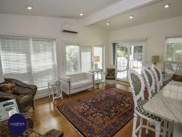 Cape Cod Home 995355