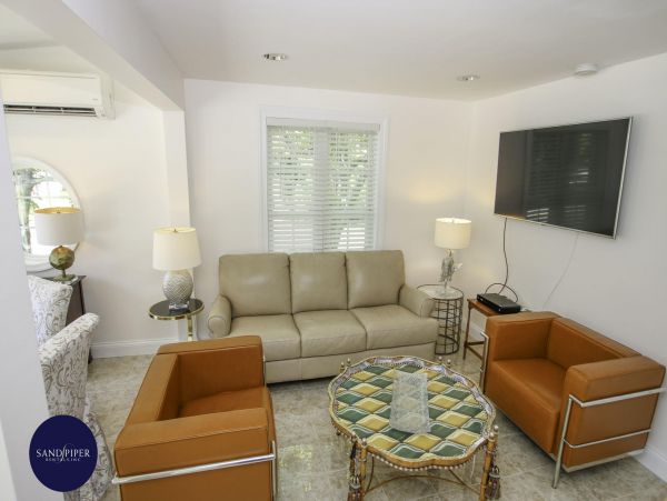 Cape Cod Home 995355