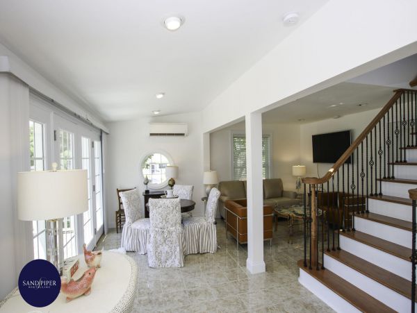 Cape Cod Home 995355