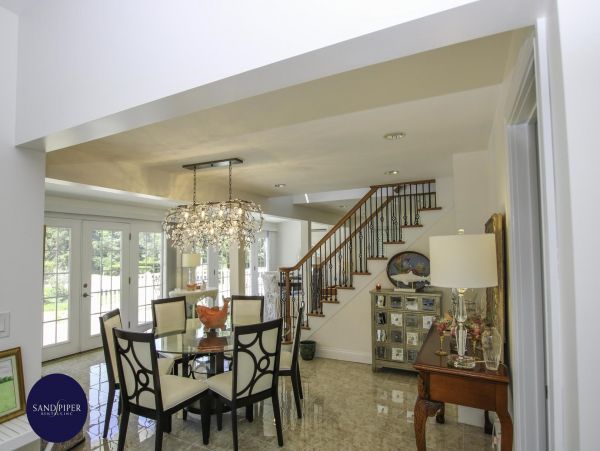 Cape Cod Home 995355