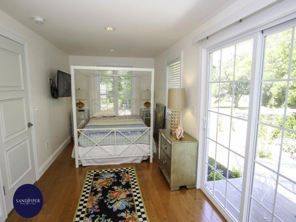 Cape Cod Home 995355